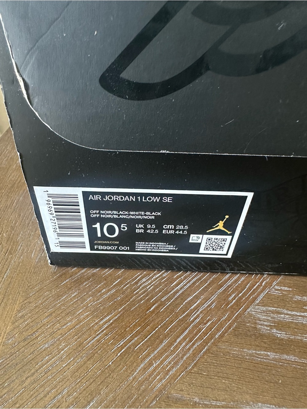 Jordan Low-Top Sneakers in Dark Gray and White - Picture 9 of 9